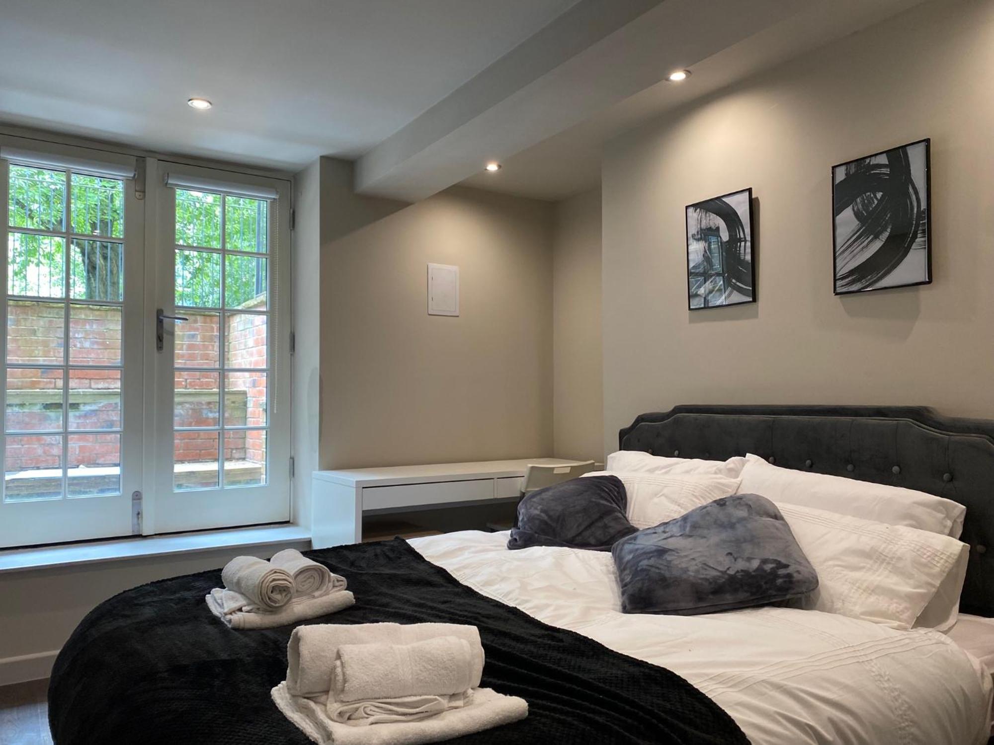 Stunning King Suite Apartment In The Heart Of Leeds City Center ภายนอก รูปภาพ