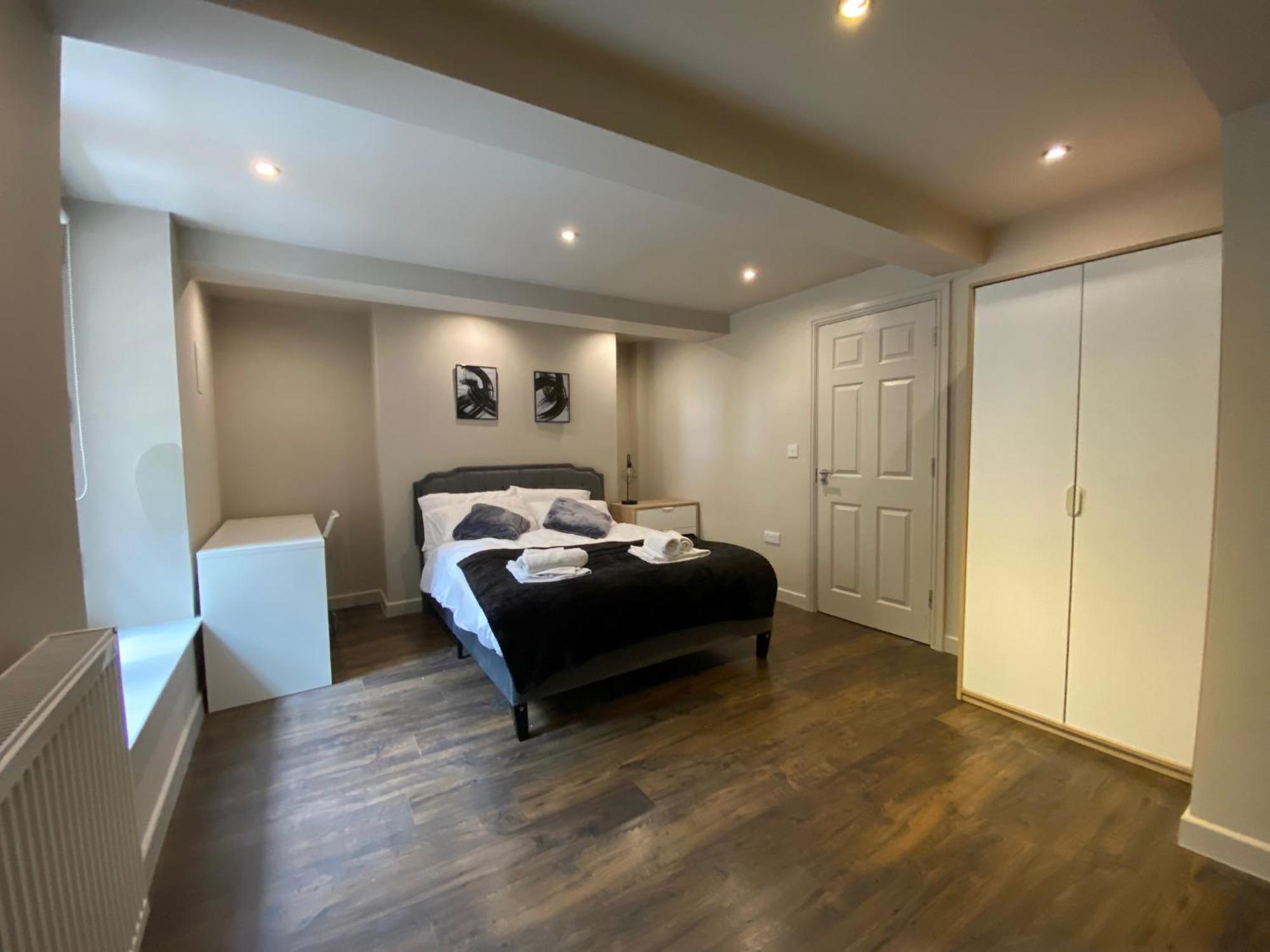 Stunning King Suite Apartment In The Heart Of Leeds City Center ภายนอก รูปภาพ